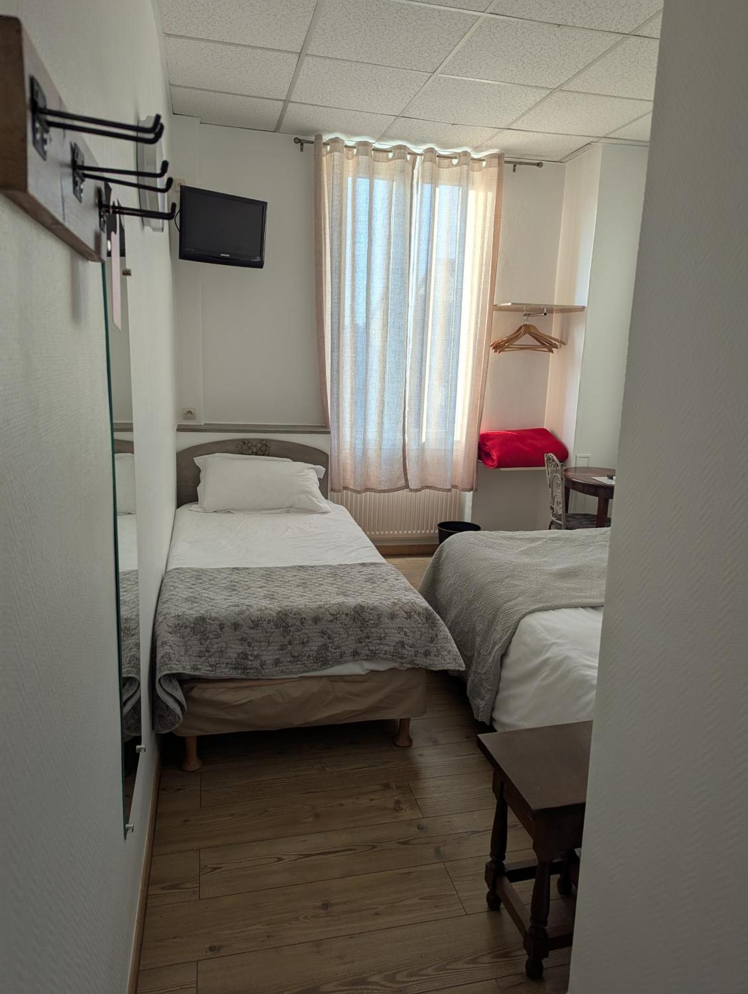 Hôtel du Parc Montélimar Quarto foto