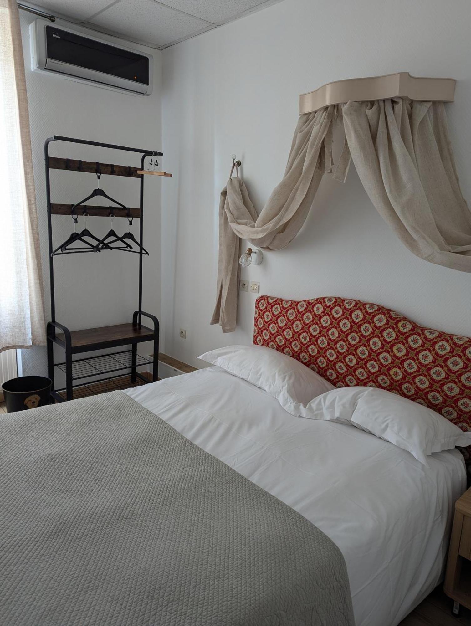 Hôtel du Parc Montélimar Quarto foto