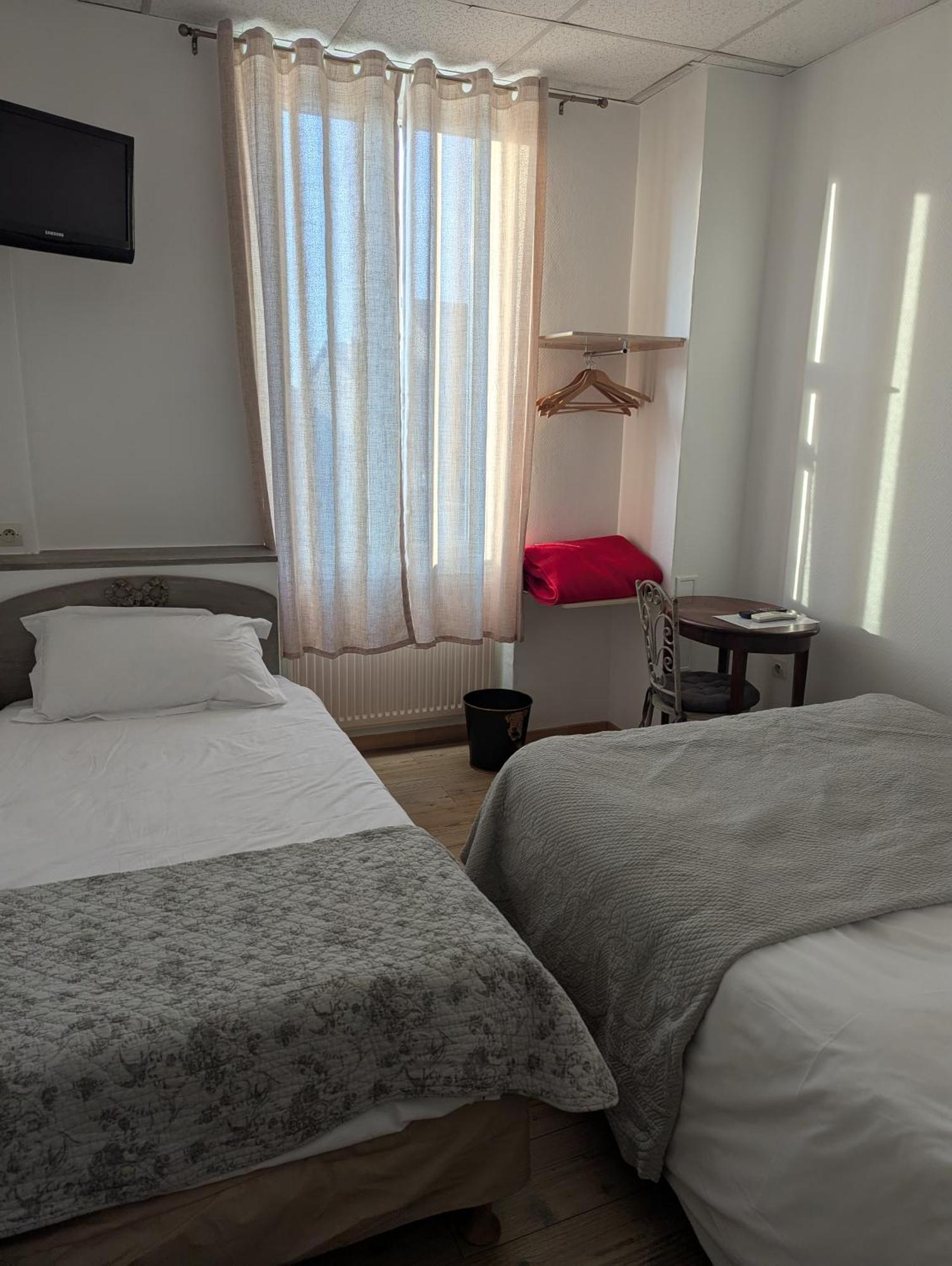 Hôtel du Parc Montélimar Quarto foto