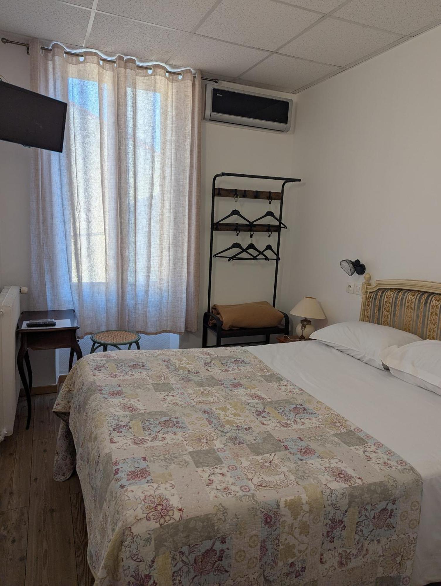Hôtel du Parc Montélimar Quarto foto