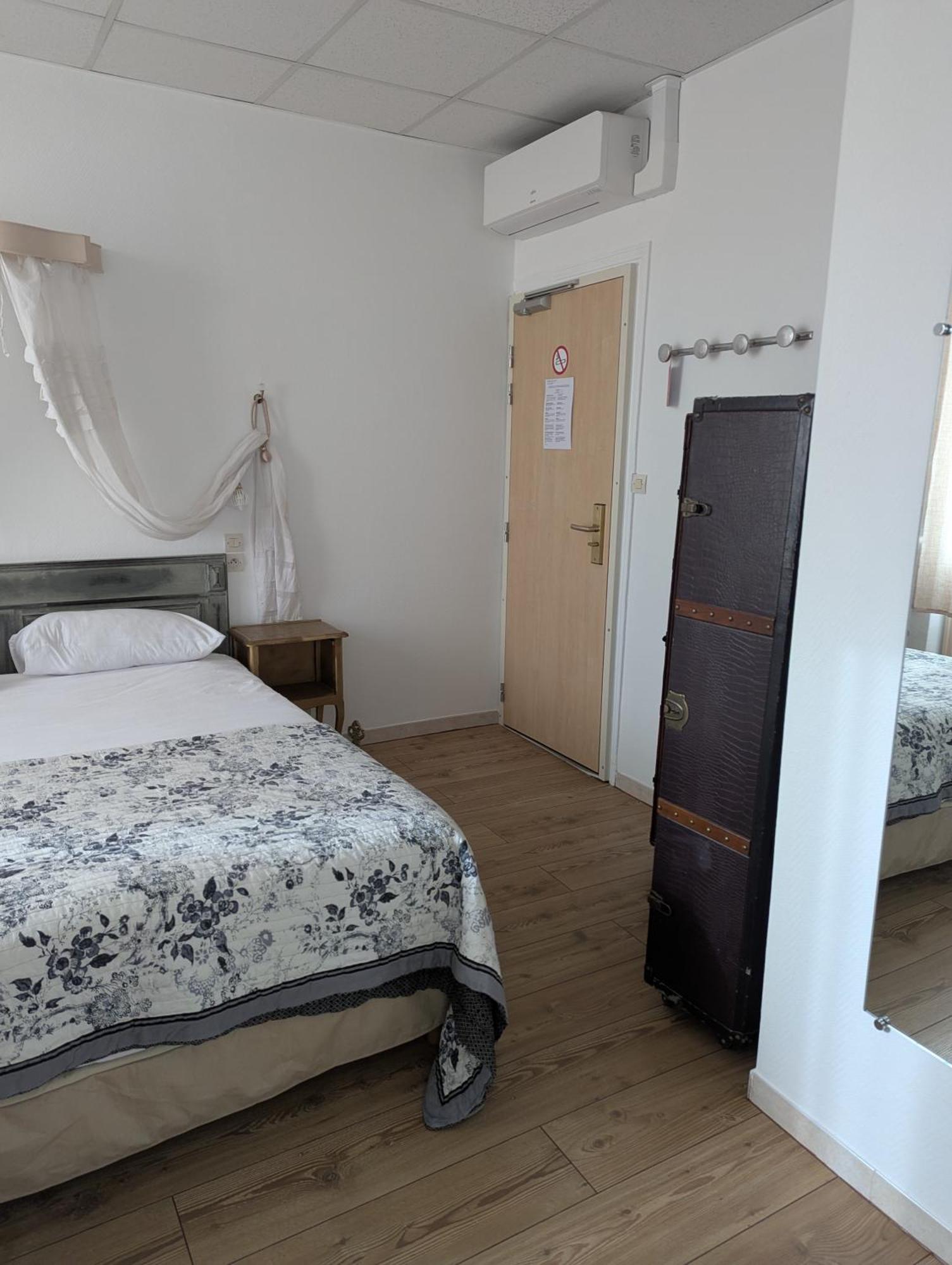 Hôtel du Parc Montélimar Quarto foto